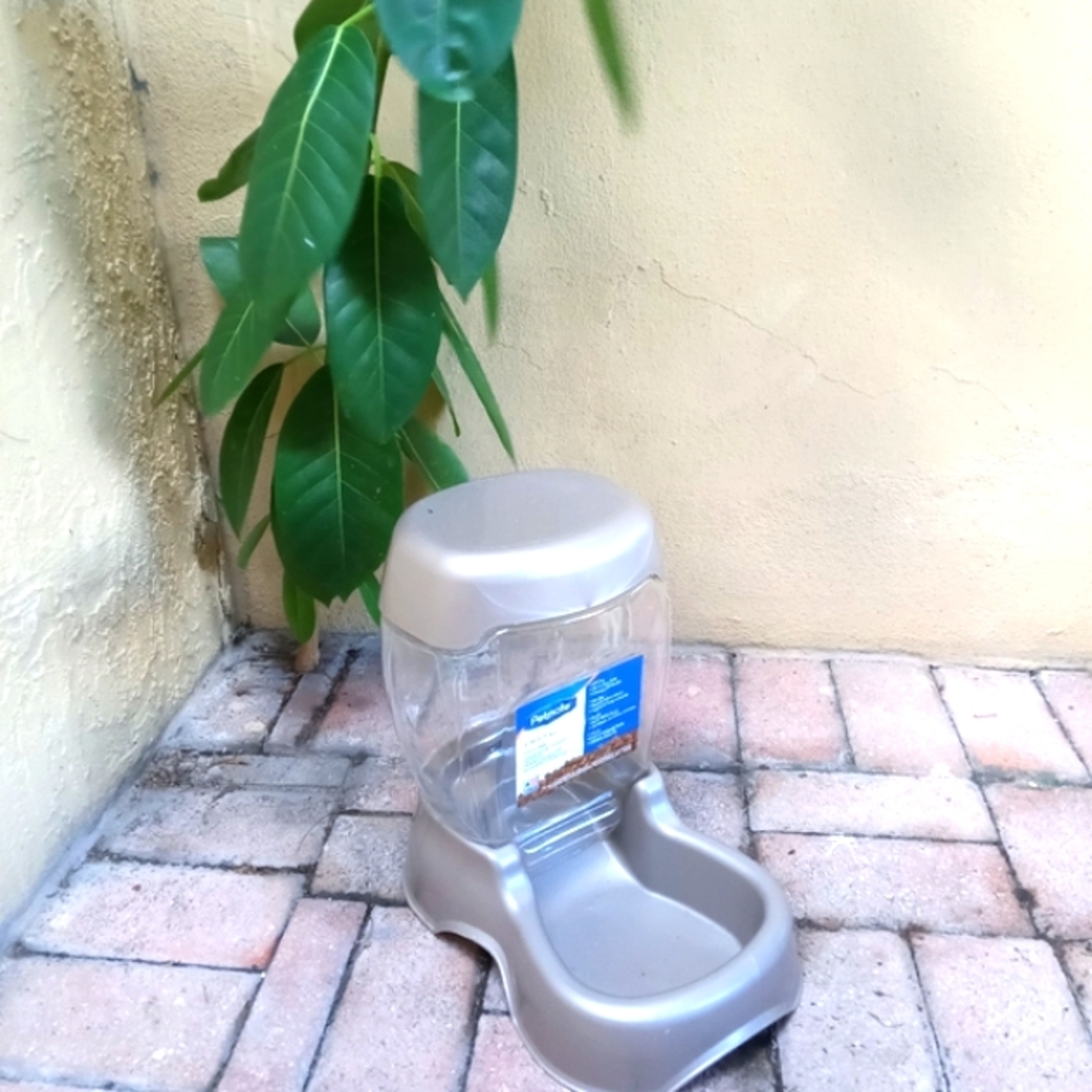 Petmate Gravity Feeder Cats & Dogs 6 lb - Picture 3 of 6